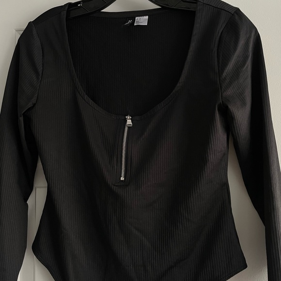 H&M bodysuit - Picture 2 of 3